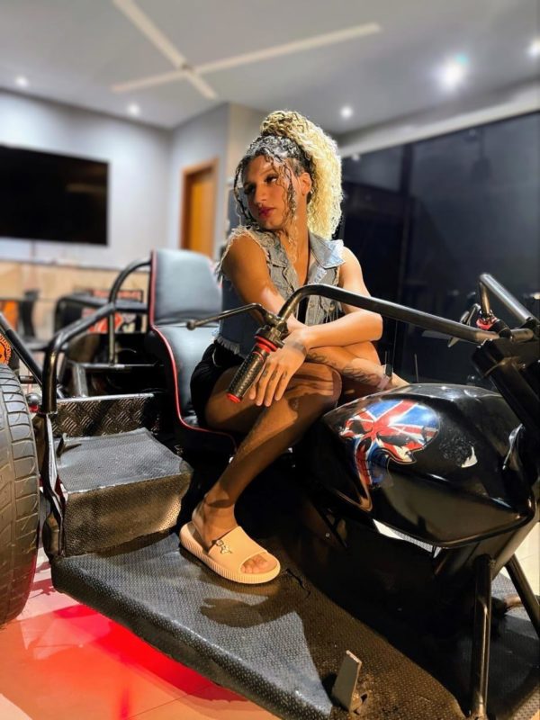 Ashley Oliveira 2