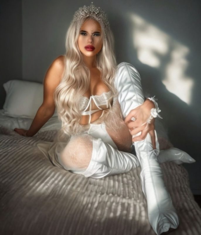 Melanie Jolie 13