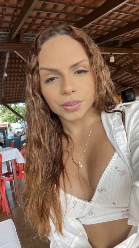 Kiara Lemos 18