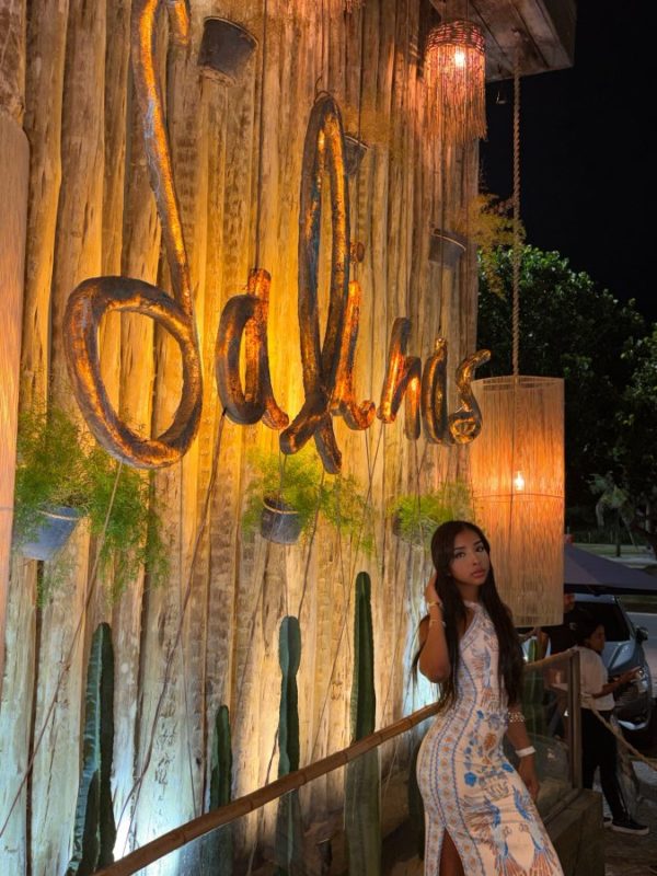 Lua Zayed 21