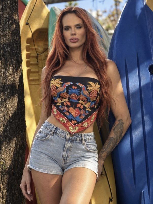 Melanie Jolie 9