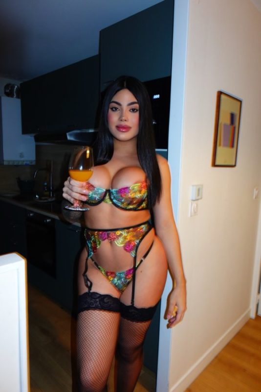 Karine Leal 1