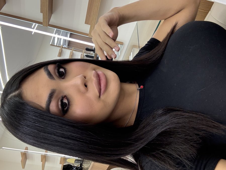 Karine Leal 1
