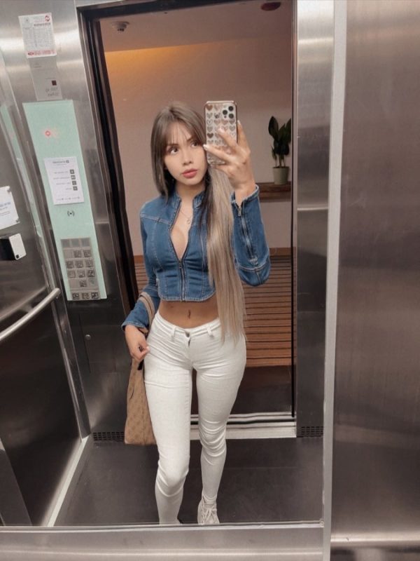 Ayshlin Miro 42