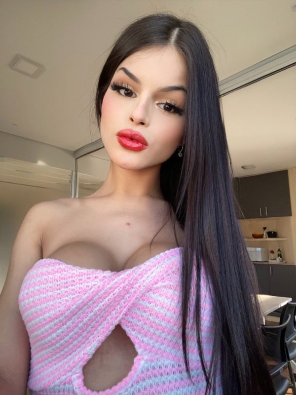 Larissa Oliveira 3