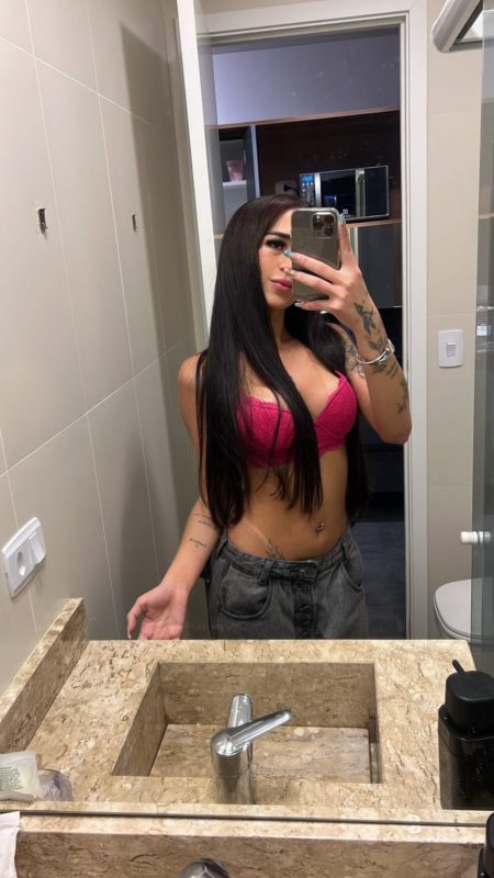 Larissa 1