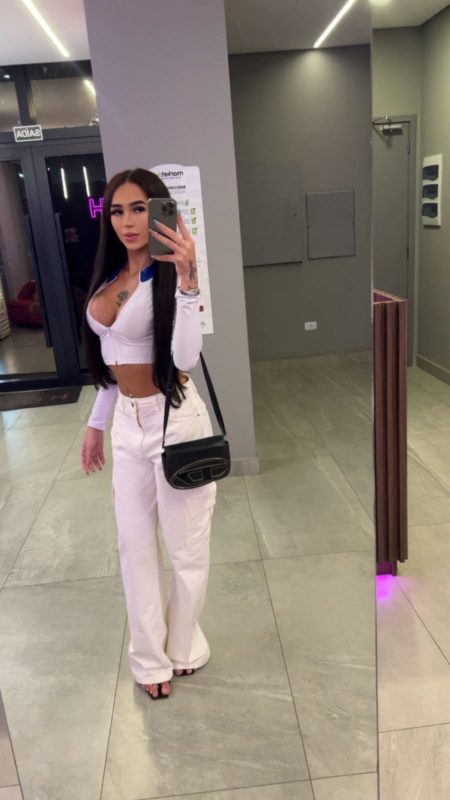 Larissa 9