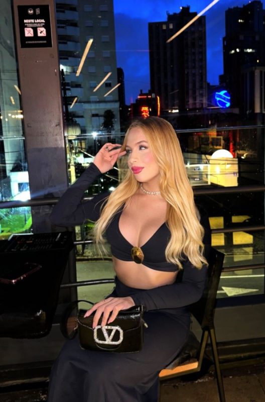 Nicole Almeida 79