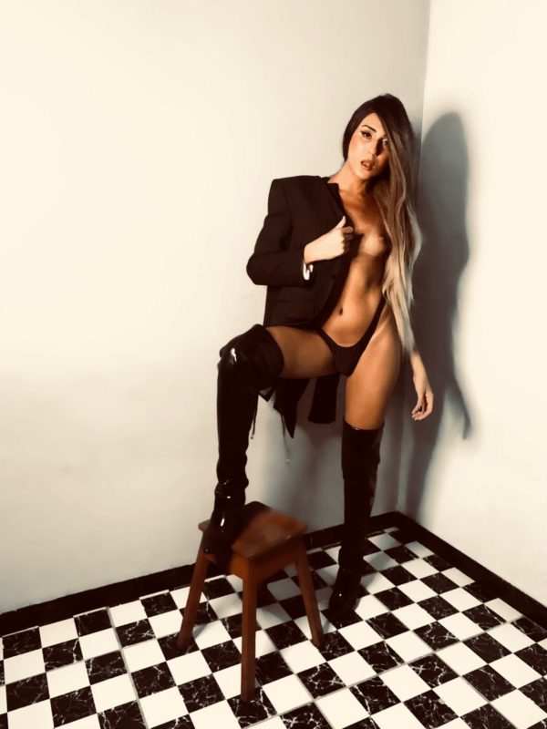 Anitta Sinclair 5