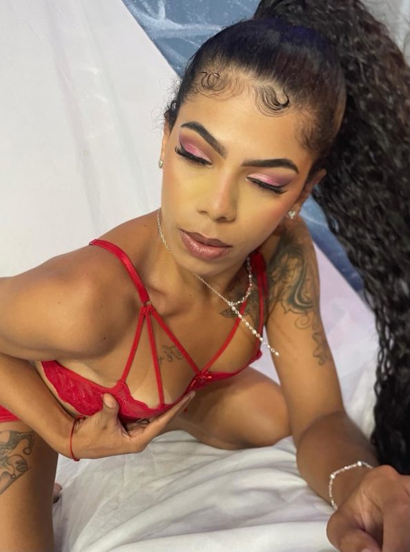 Laura Leal 20