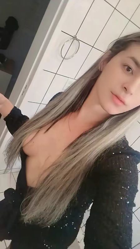 Nicolle Loira 32