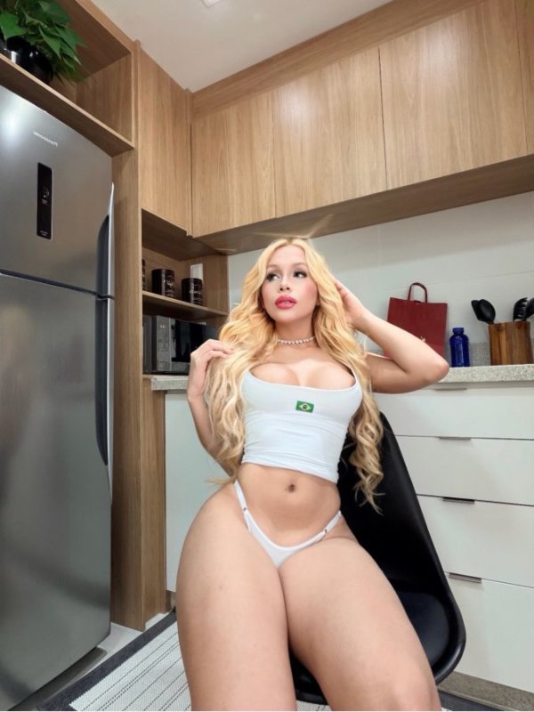 Nicole Almeida 8