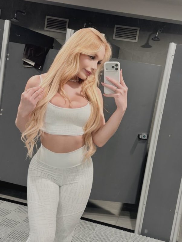 Nicole Almeida 17