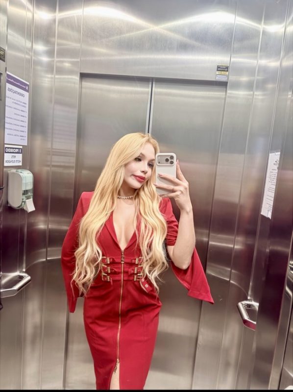 Nicole Almeida 5