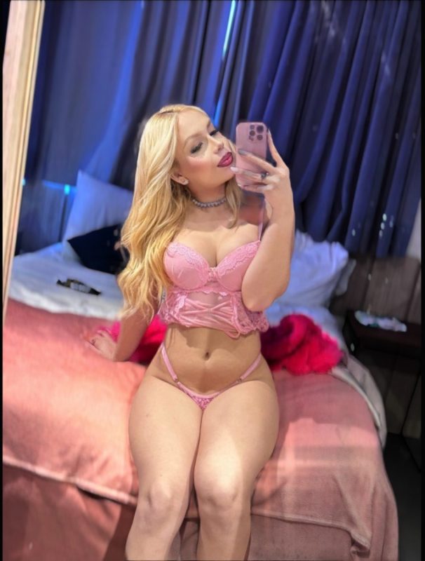 Nicole Almeida 60