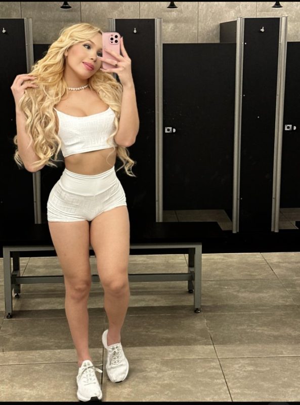 Nicole Almeida 20
