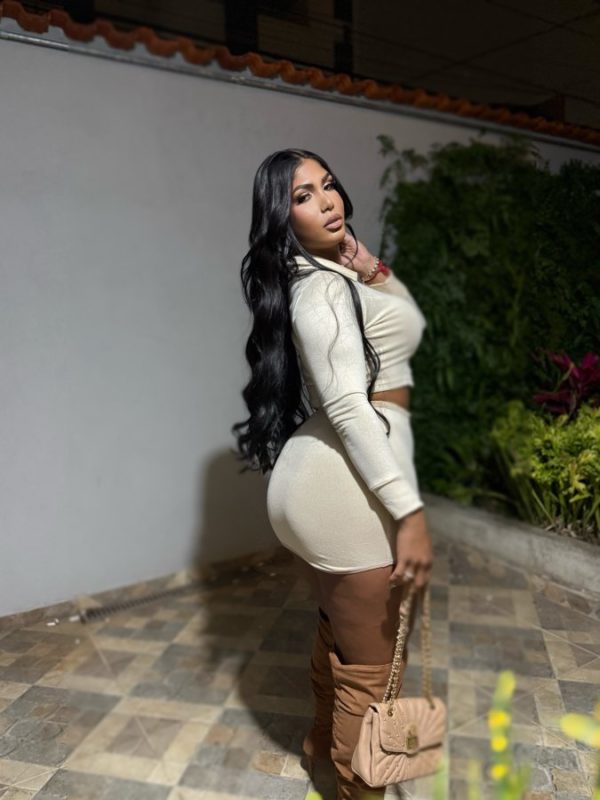 Larissa Sofia 77