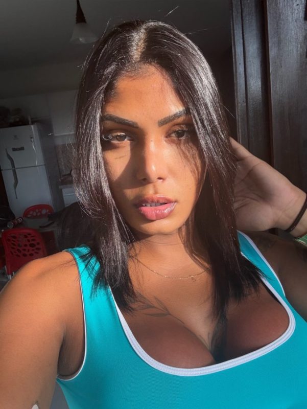 Larissa Sofia 73