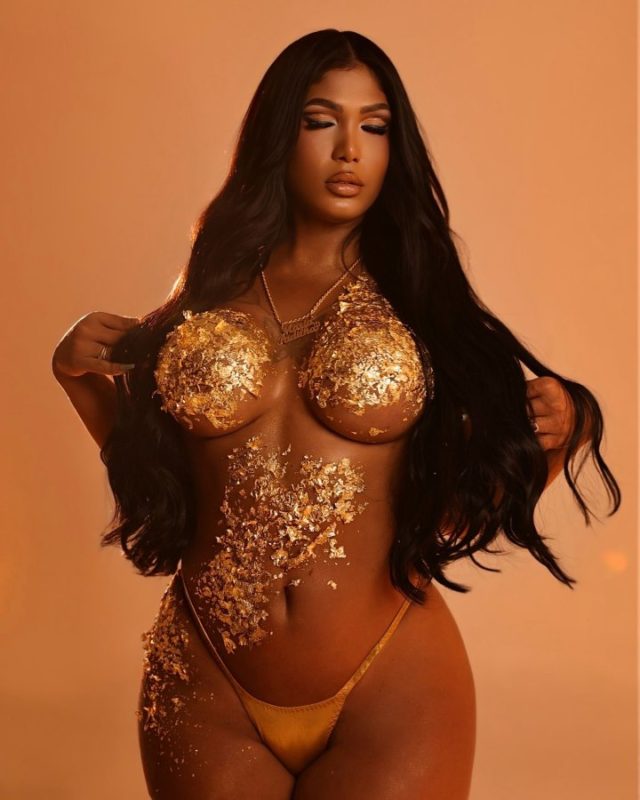 Larissa Sofia 79
