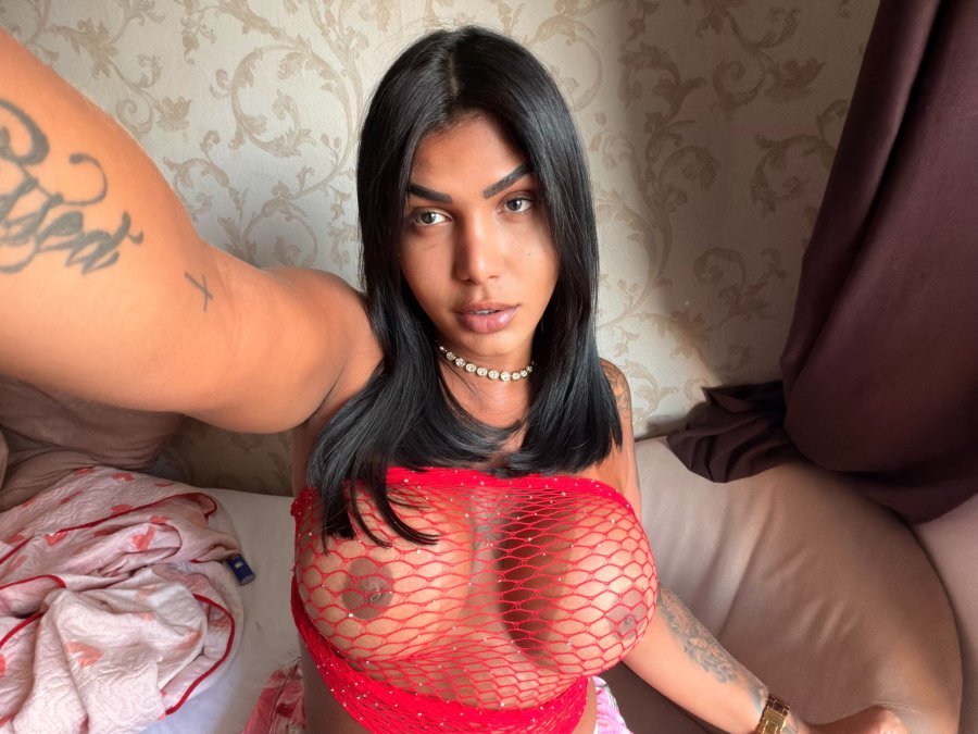 Larissa Sofia 56