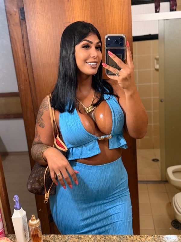 Larissa Sofia 46