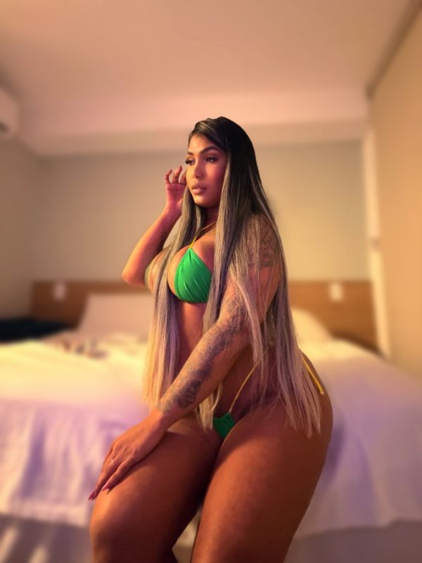 Larissa Sofia 31