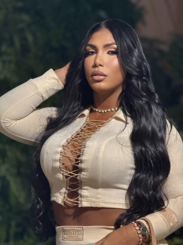 Larissa Sofia 57