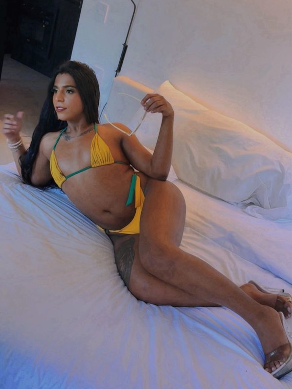 Kayla Oliveira 12