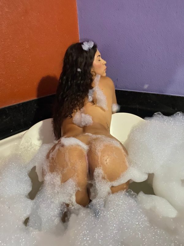 Gabriela Santos 34