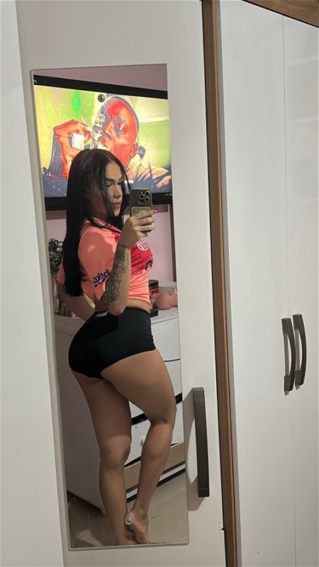 Larissa 9