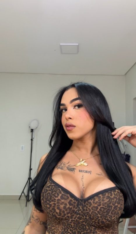 Larissa 8