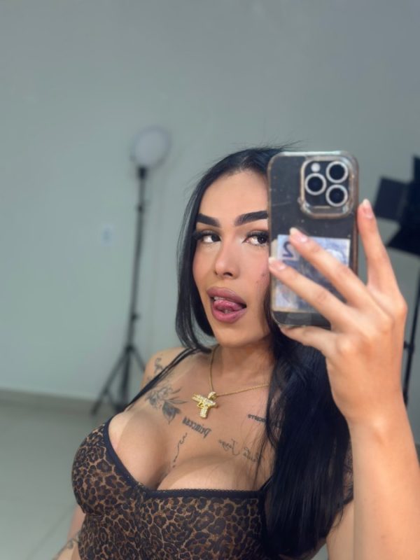 Larissa 12