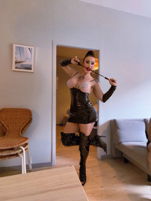 Laura Proíne 45