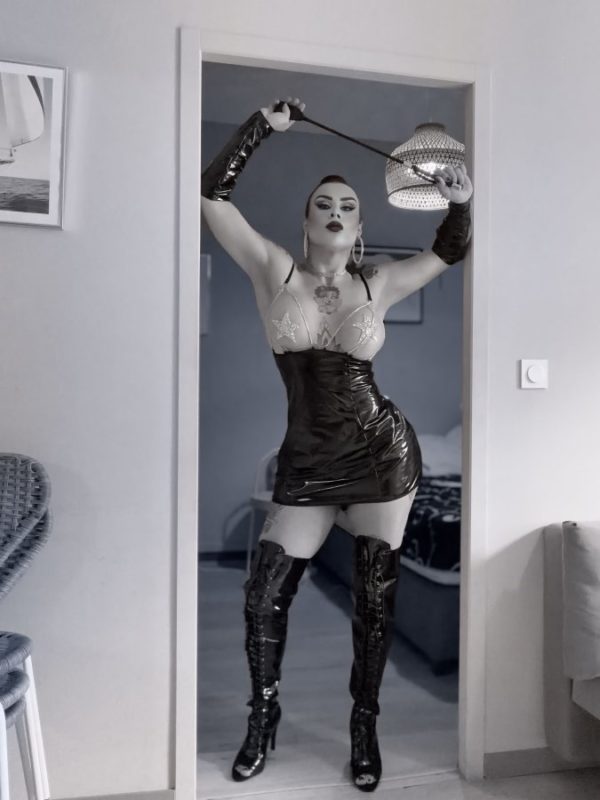 Laura Proíne 48
