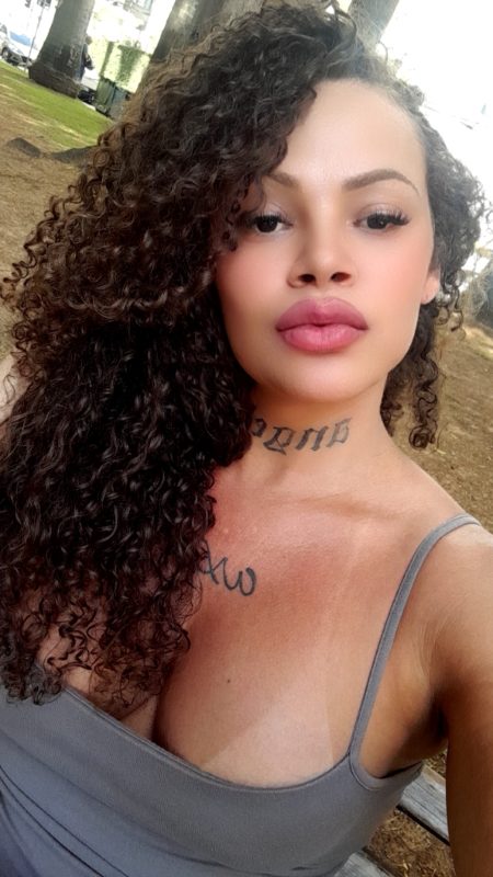 Camilla Carvalho 25