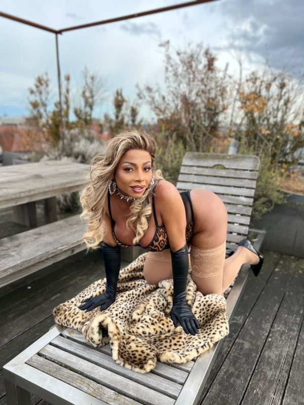 Amanda Castro 45