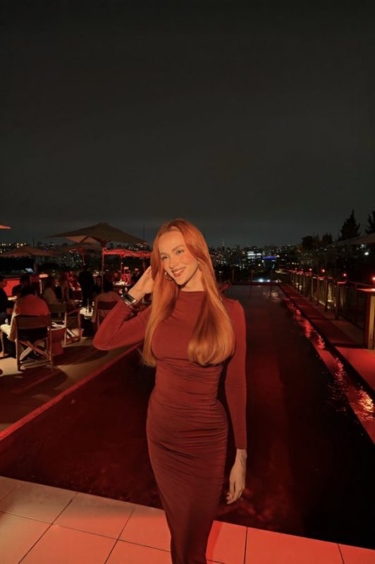 Victoria Lima 19