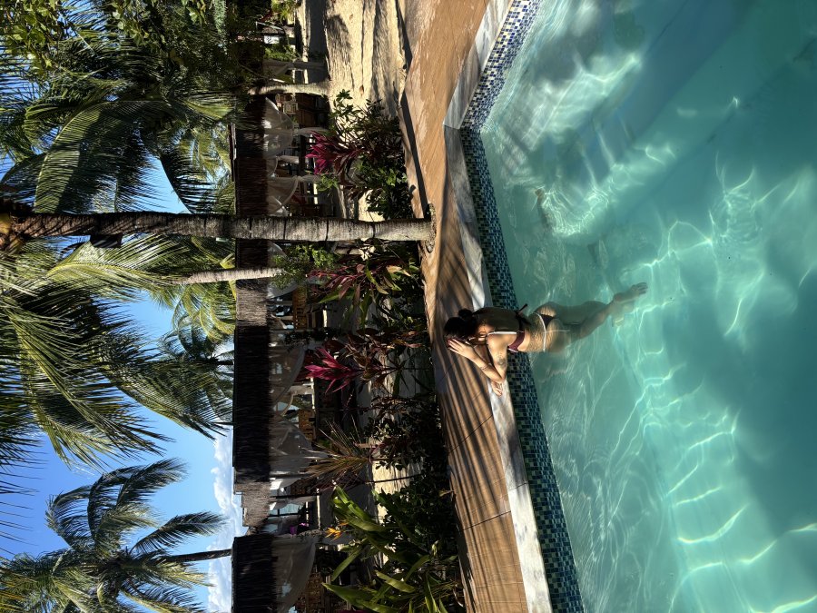 Victoria Queiroz 12