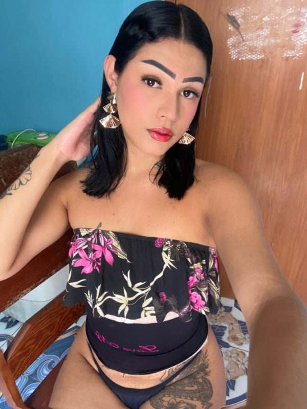 Daphne Larissa 12