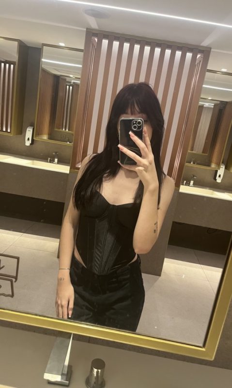 Julia Petroni 30