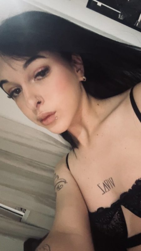 Julia Petroni 18