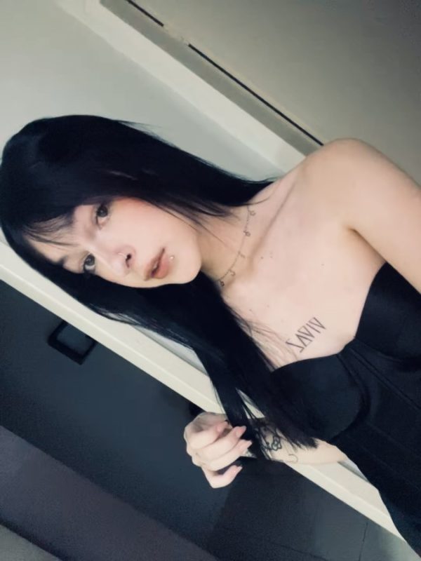 Julia Petroni 21