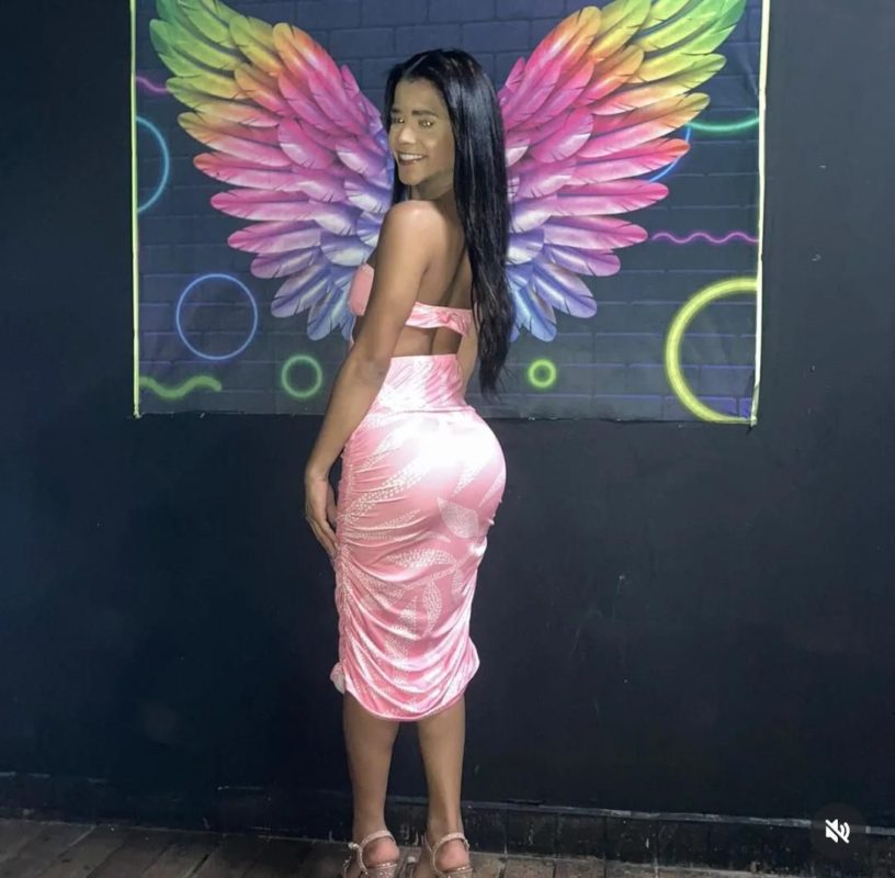 Larissa 21cm 4