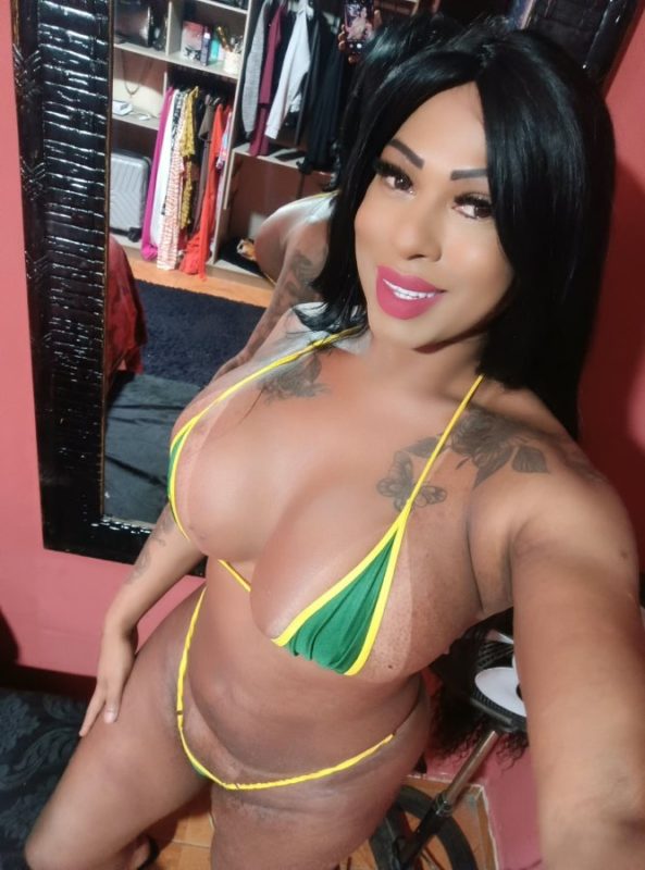 Paolla Cavalona 16