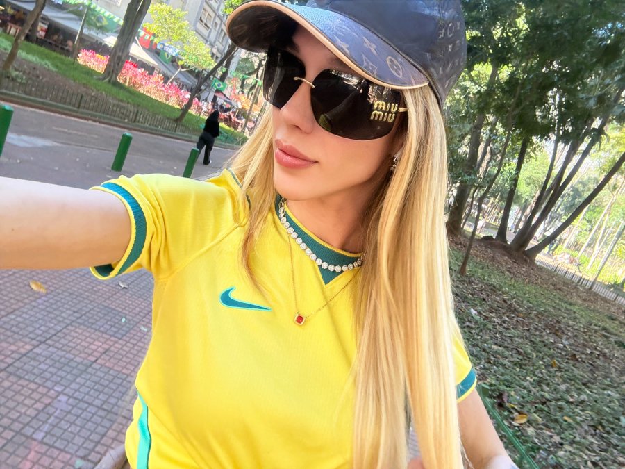 Lara Lopes 000000892842_IMG_6456.jpg