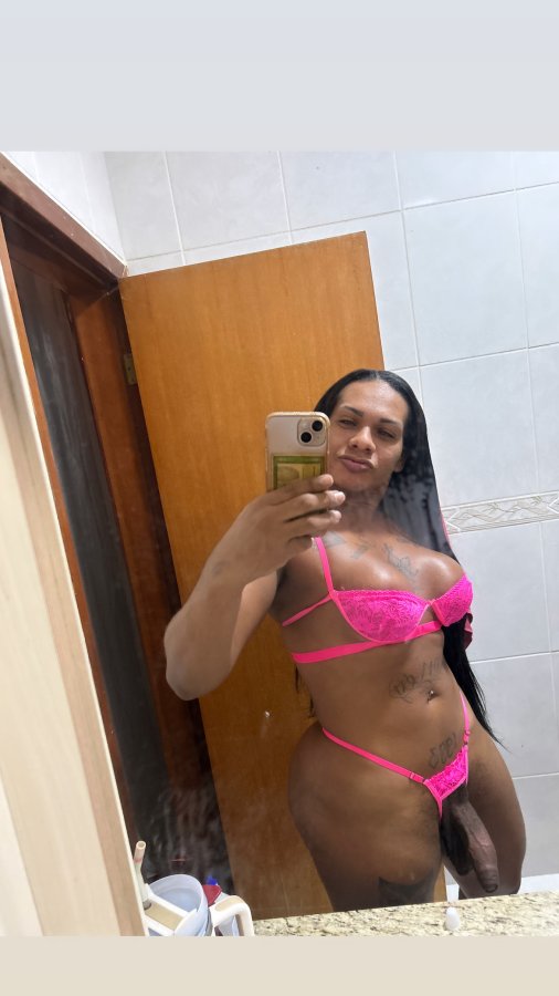 Byanca Trindade 000000928774_87E9F9F7-BB0E-429E-BEDC-16C954D70966.jpg